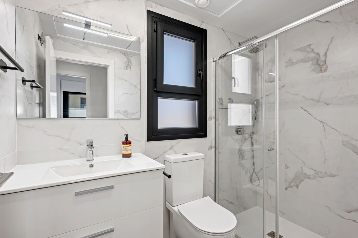 2 slaapkamer Penthouse te koop in Villamartin met zwembad - € 309.500 (Ref: 9779160)