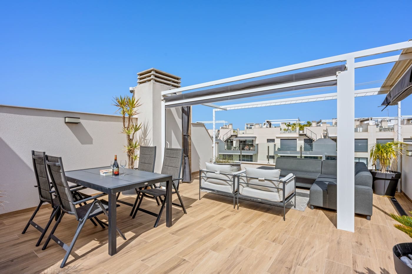 2 slaapkamer Penthouse te koop in Villamartin met zwembad - € 309.500 (Ref: 9779160)