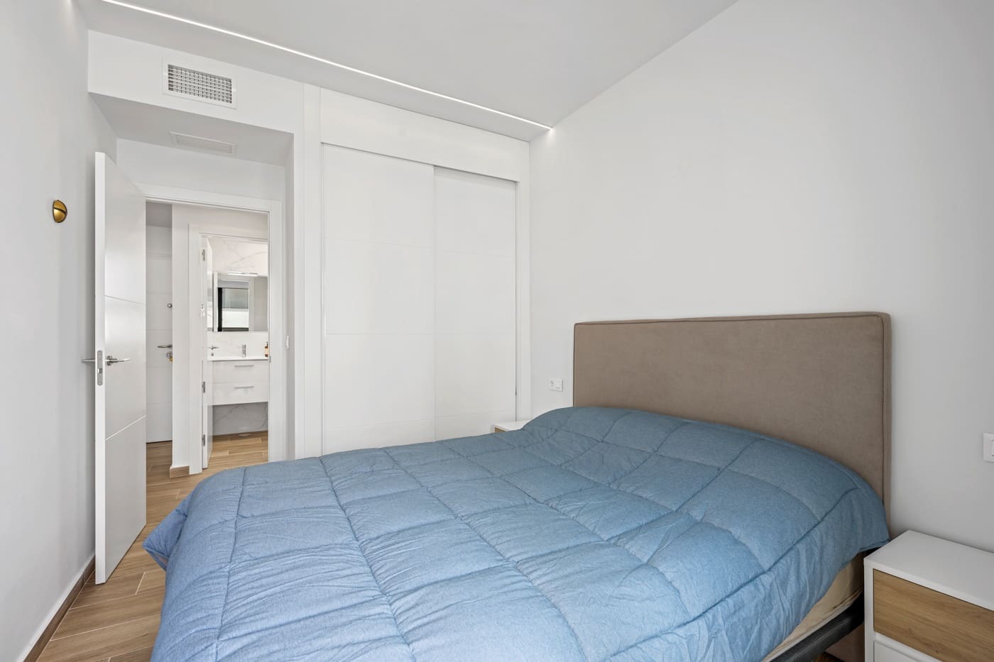 2 slaapkamer Penthouse te koop in Villamartin met zwembad - € 309.500 (Ref: 9779160)