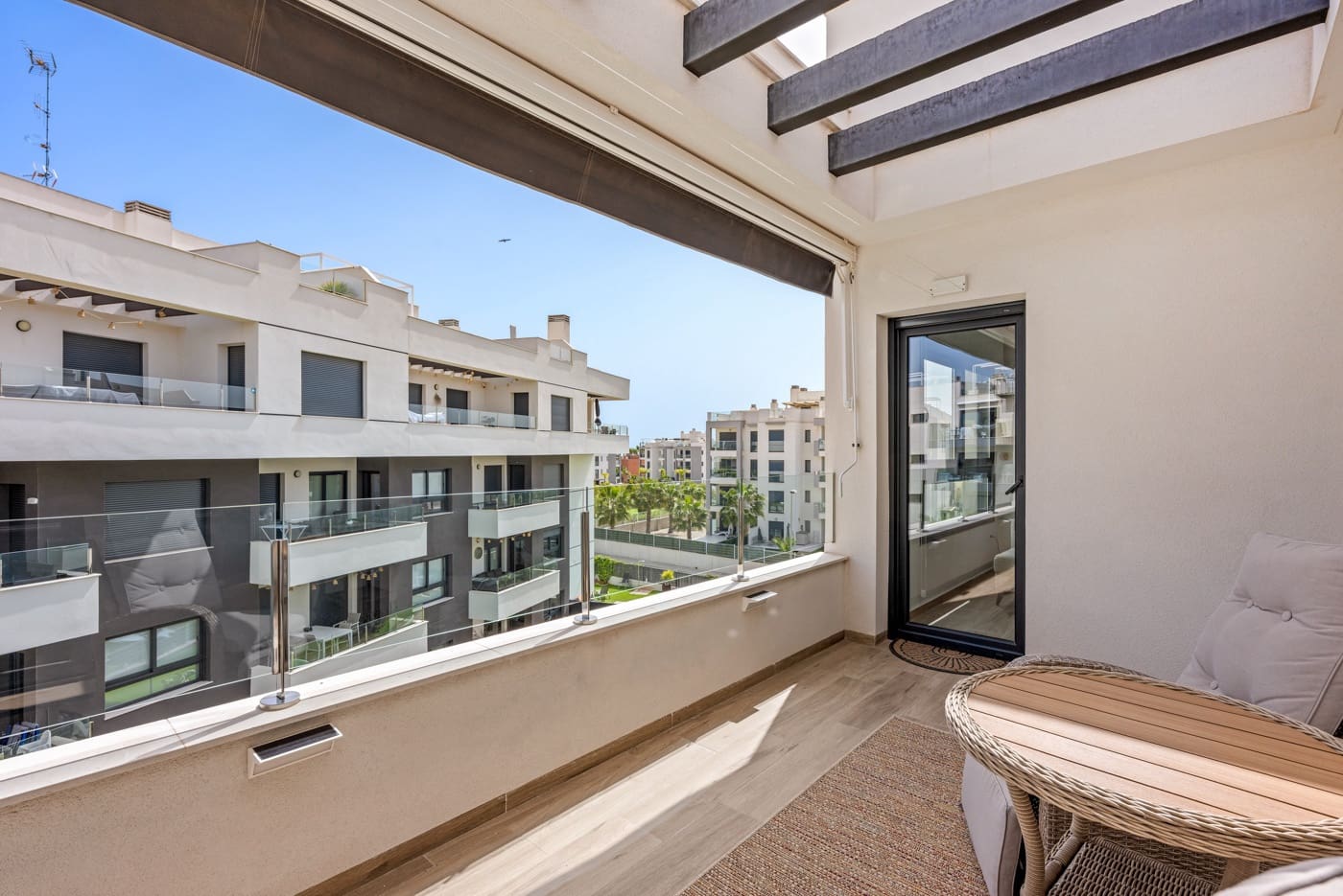 2 slaapkamer Penthouse te koop in Villamartin met zwembad - € 309.500 (Ref: 9779160)