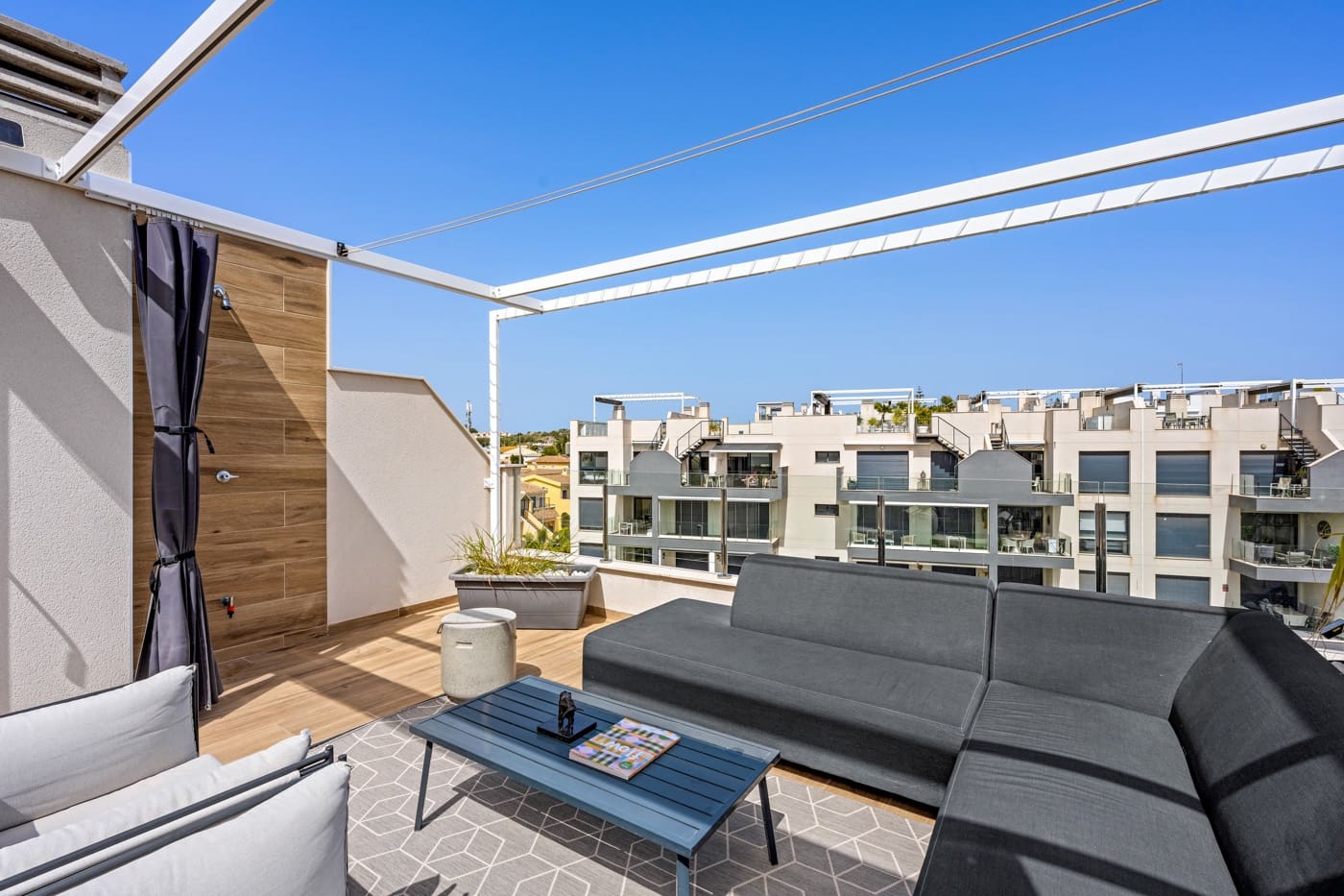 2 slaapkamer Penthouse te koop in Villamartin met zwembad - € 309.500 (Ref: 9779160)