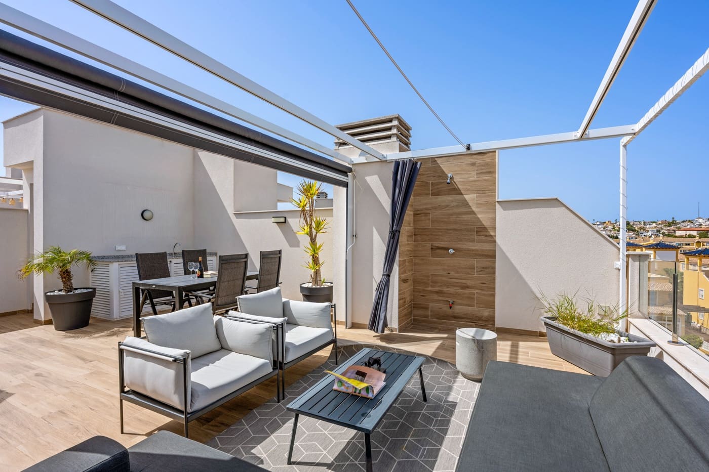 2 slaapkamer Penthouse te koop in Villamartin met zwembad - € 309.500 (Ref: 9779160)