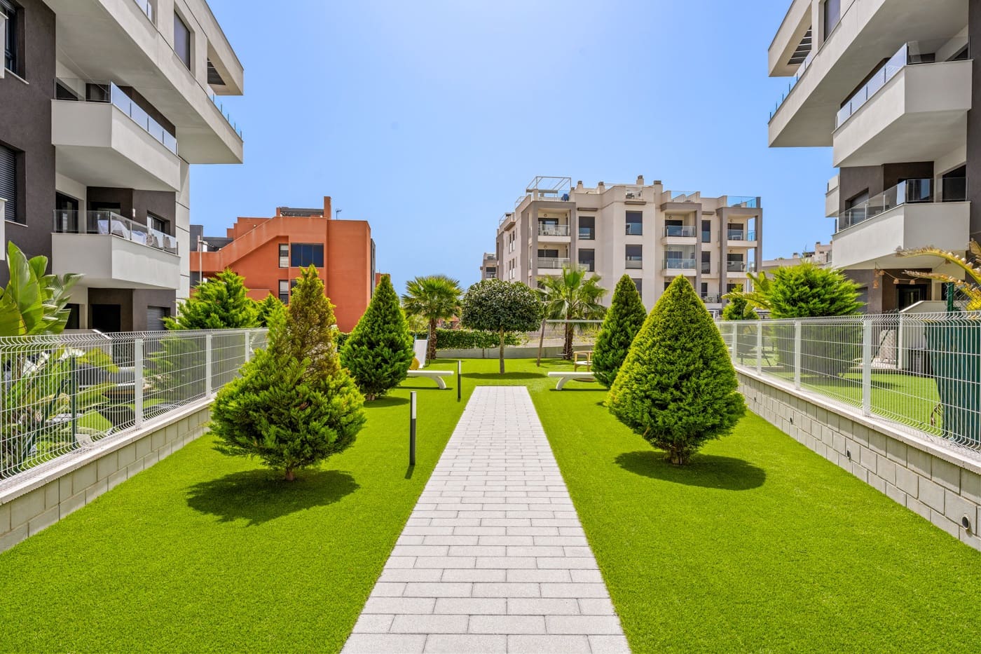 2 slaapkamer Penthouse te koop in Villamartin met zwembad - € 309.500 (Ref: 9779160)