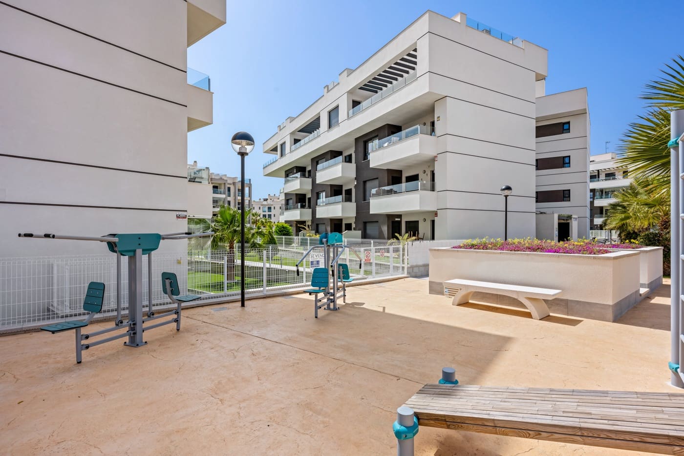 2 slaapkamer Penthouse te koop in Villamartin met zwembad - € 309.500 (Ref: 9779160)