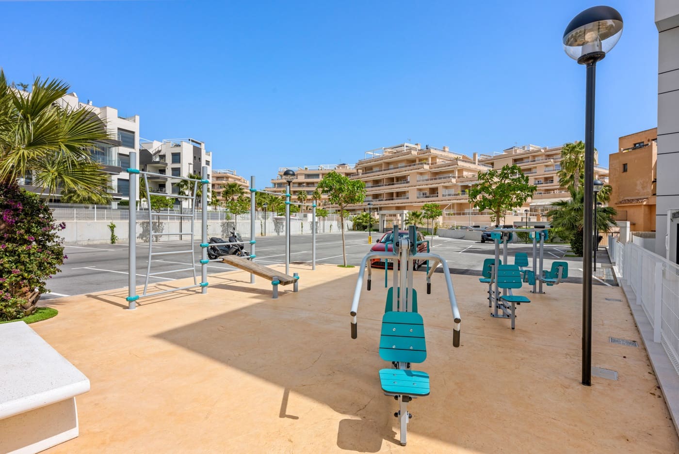 2 slaapkamer Penthouse te koop in Villamartin met zwembad - € 309.500 (Ref: 9779160)