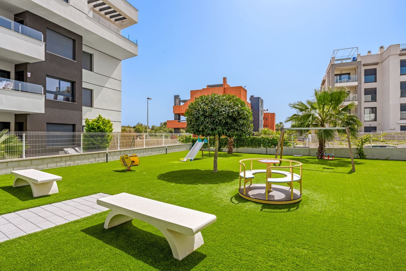 2 slaapkamer Penthouse te koop in Villamartin met zwembad - € 309.500 (Ref: 9779160)