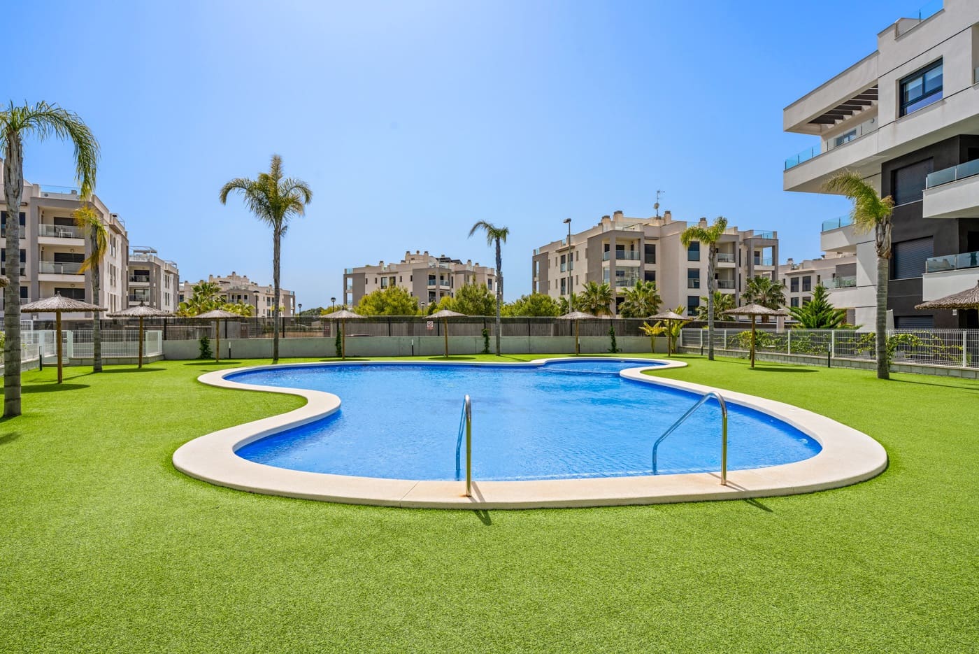 2 slaapkamer Penthouse te koop in Villamartin met zwembad - € 309.500 (Ref: 9779160)