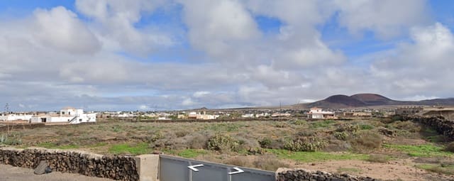 Undeveloped Land for sale in Lajares, La Oliva - € 241,500 (Ref: 10034962)
