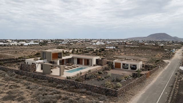 Undeveloped Land for sale in Lajares, La Oliva - € 336,000 (Ref: 10034963)