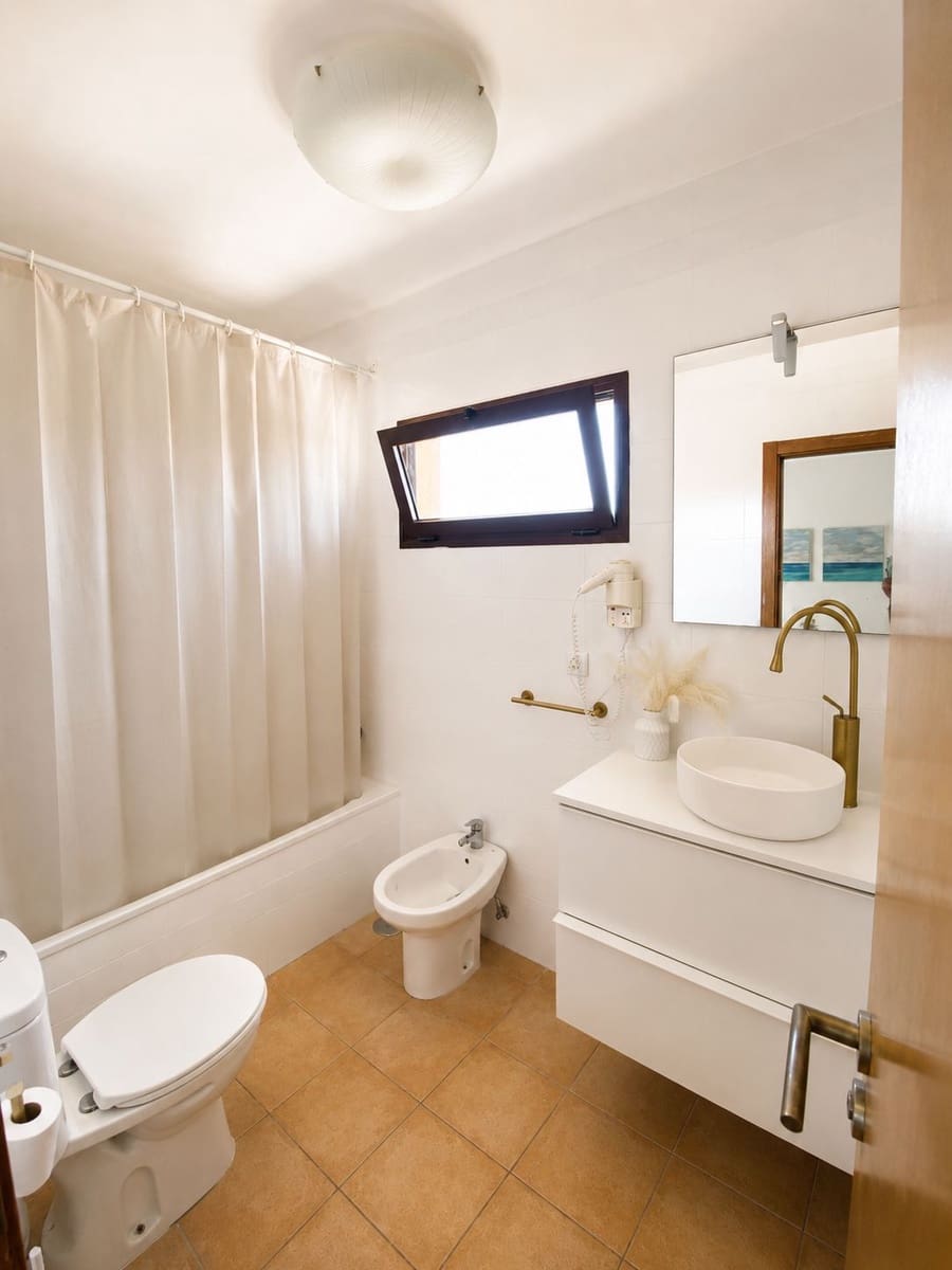 4 bedroom Villa for sale in Tamaragua - € 450,000 (Ref: 10037032)