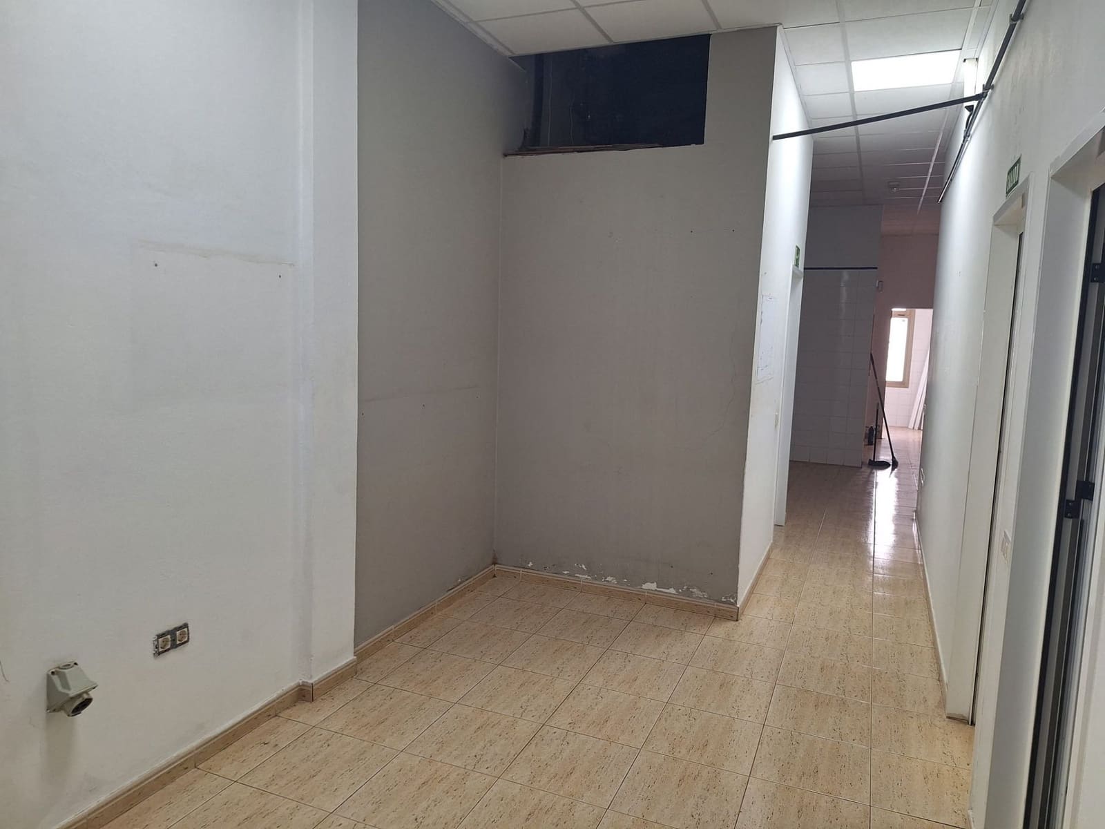 Commercial for sale in Puerto del Rosario - € 200,000 (Ref: 10099719)