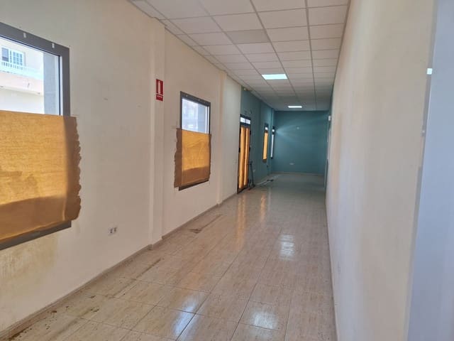 Comercial para venda em Puerto del Rosario - 200 000 € (Ref: 10099719)