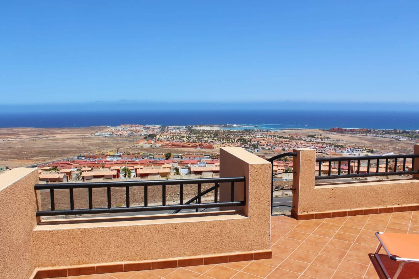 2 bedroom Townhouse for sale in Caleta de Fuste - € 220,000 (Ref: 10115407)