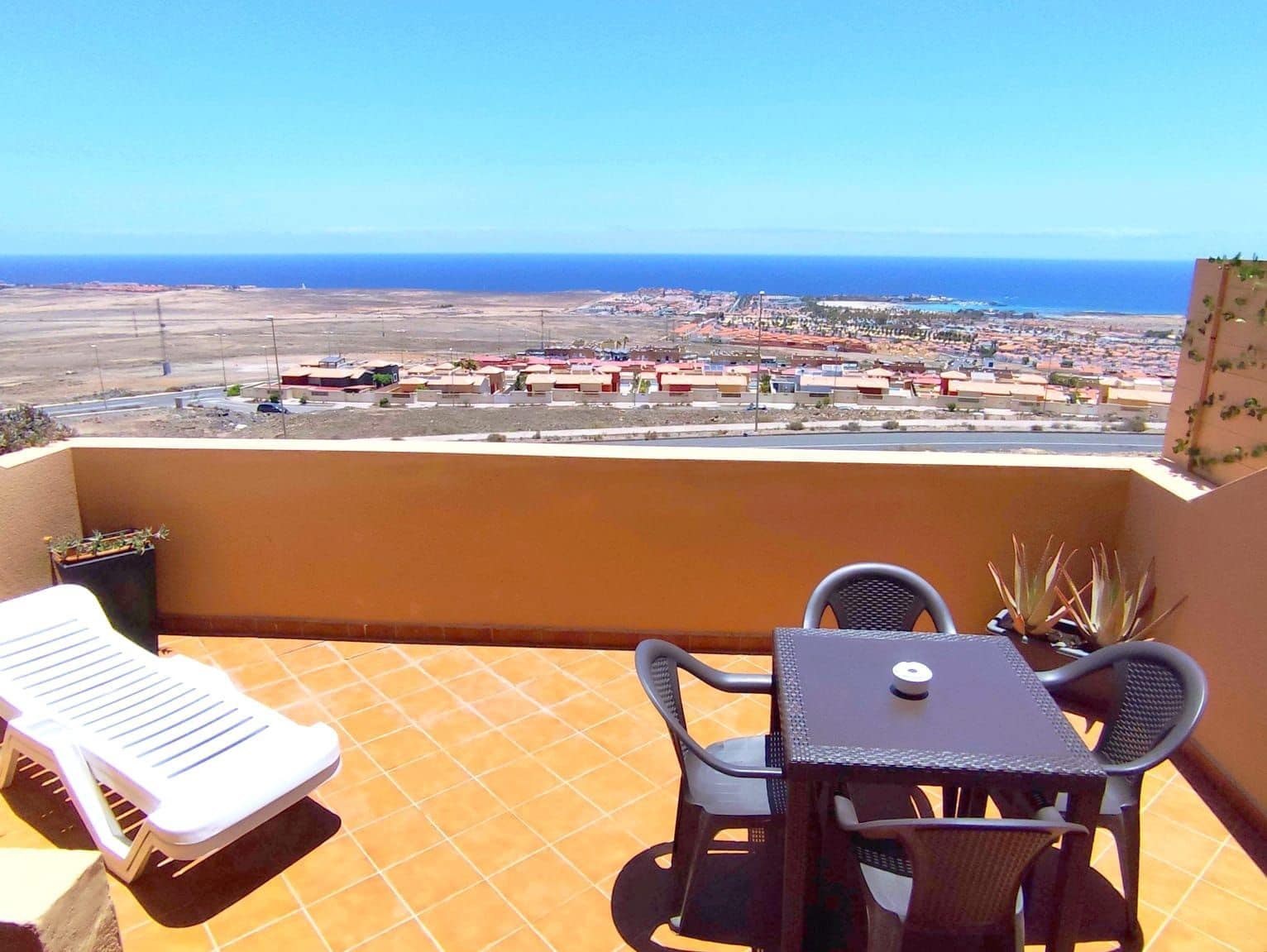 2 bedroom Townhouse for sale in Caleta de Fuste - € 220,000 (Ref: 10115407)