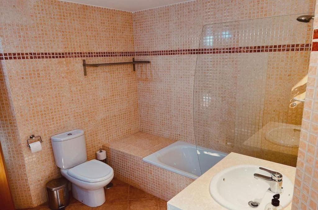 5 soverom Villa til salgs i Caleta de Fuste med svømmebasseng garasje - € 590 000 (Ref: 10154810)