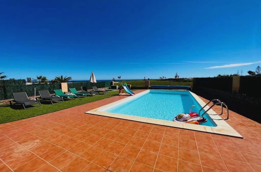 5 soverom Villa til salgs i Caleta de Fuste med svømmebasseng garasje - € 590 000 (Ref: 10154810)