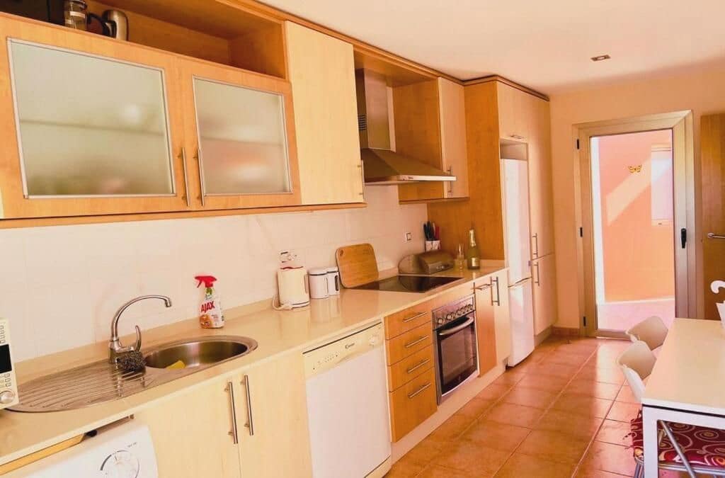 5 soverom Villa til salgs i Caleta de Fuste med svømmebasseng garasje - € 590 000 (Ref: 10154810)