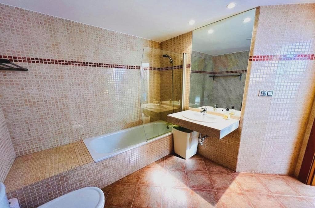 5 soverom Villa til salgs i Caleta de Fuste med svømmebasseng garasje - € 590 000 (Ref: 10154810)