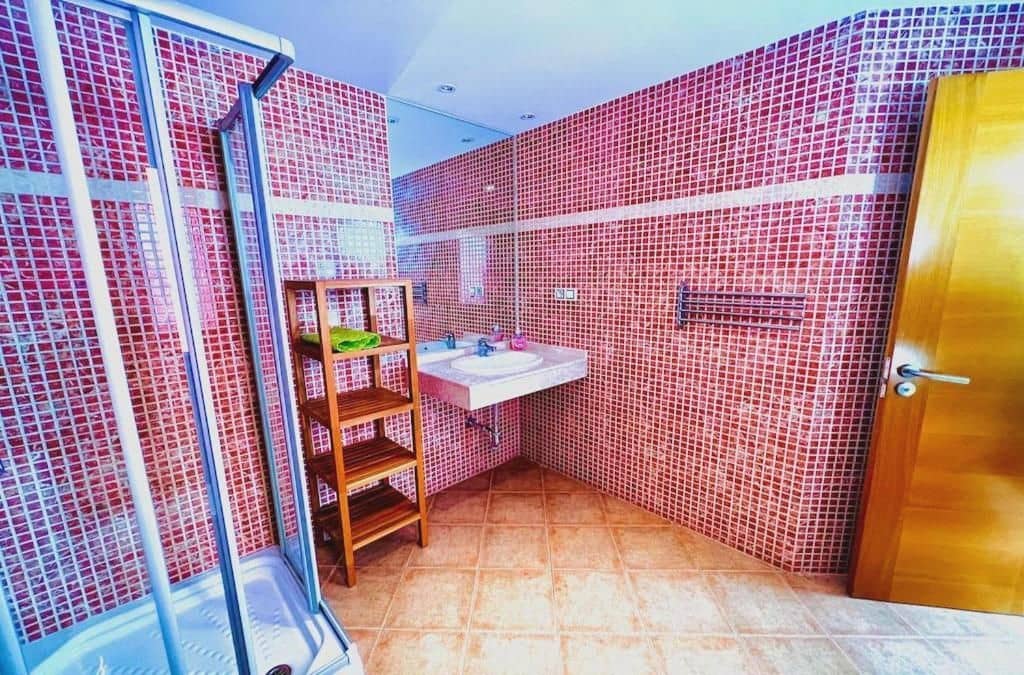 5 soverom Villa til salgs i Caleta de Fuste med svømmebasseng garasje - € 590 000 (Ref: 10154810)