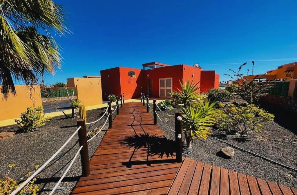 5 soverom Villa til salgs i Caleta de Fuste med svømmebasseng garasje - € 590 000 (Ref: 10154810)