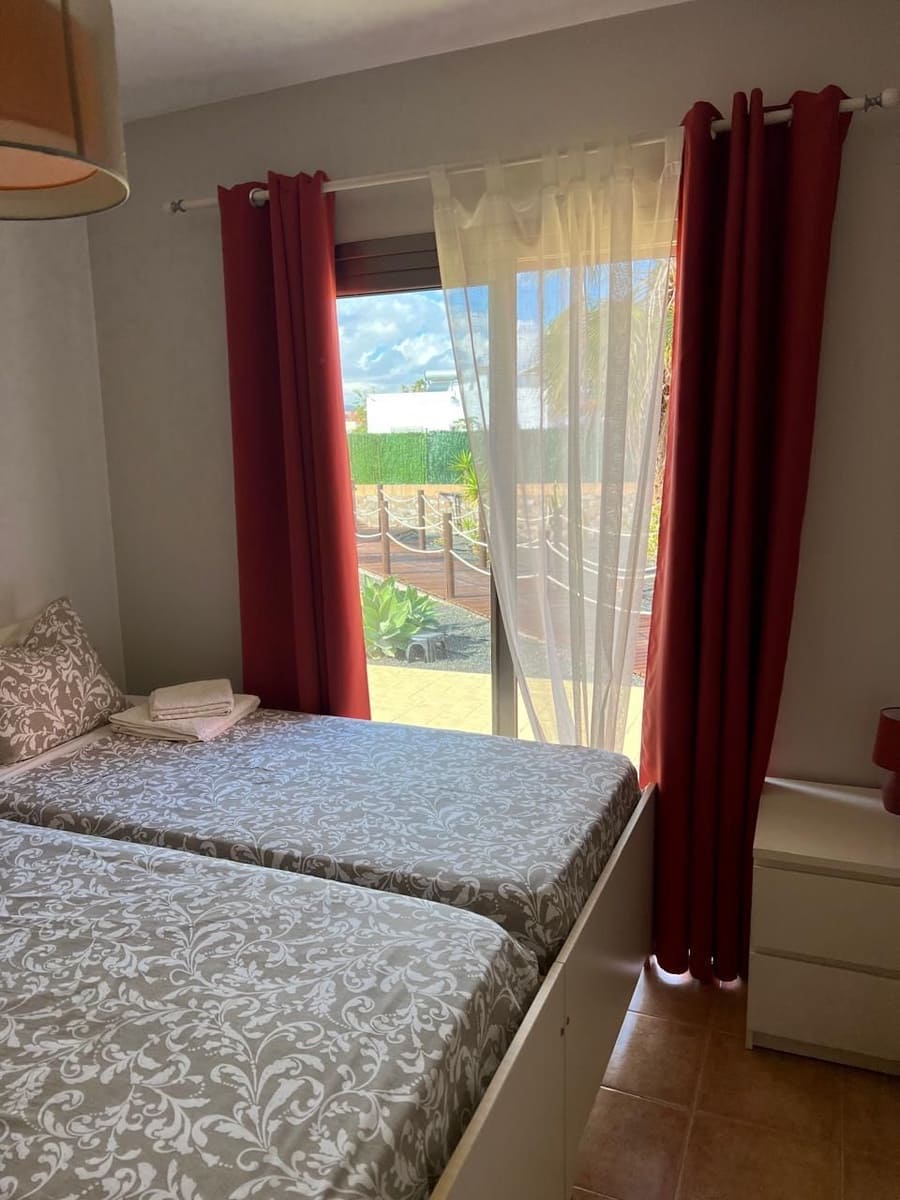 5 soverom Villa til salgs i Caleta de Fuste med svømmebasseng garasje - € 590 000 (Ref: 10154810)