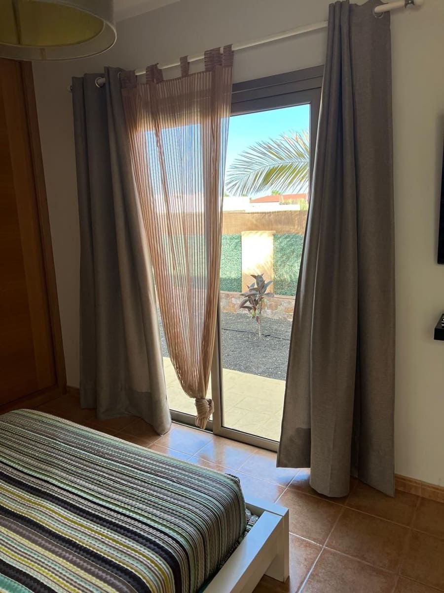 5 soverom Villa til salgs i Caleta de Fuste med svømmebasseng garasje - € 590 000 (Ref: 10154810)