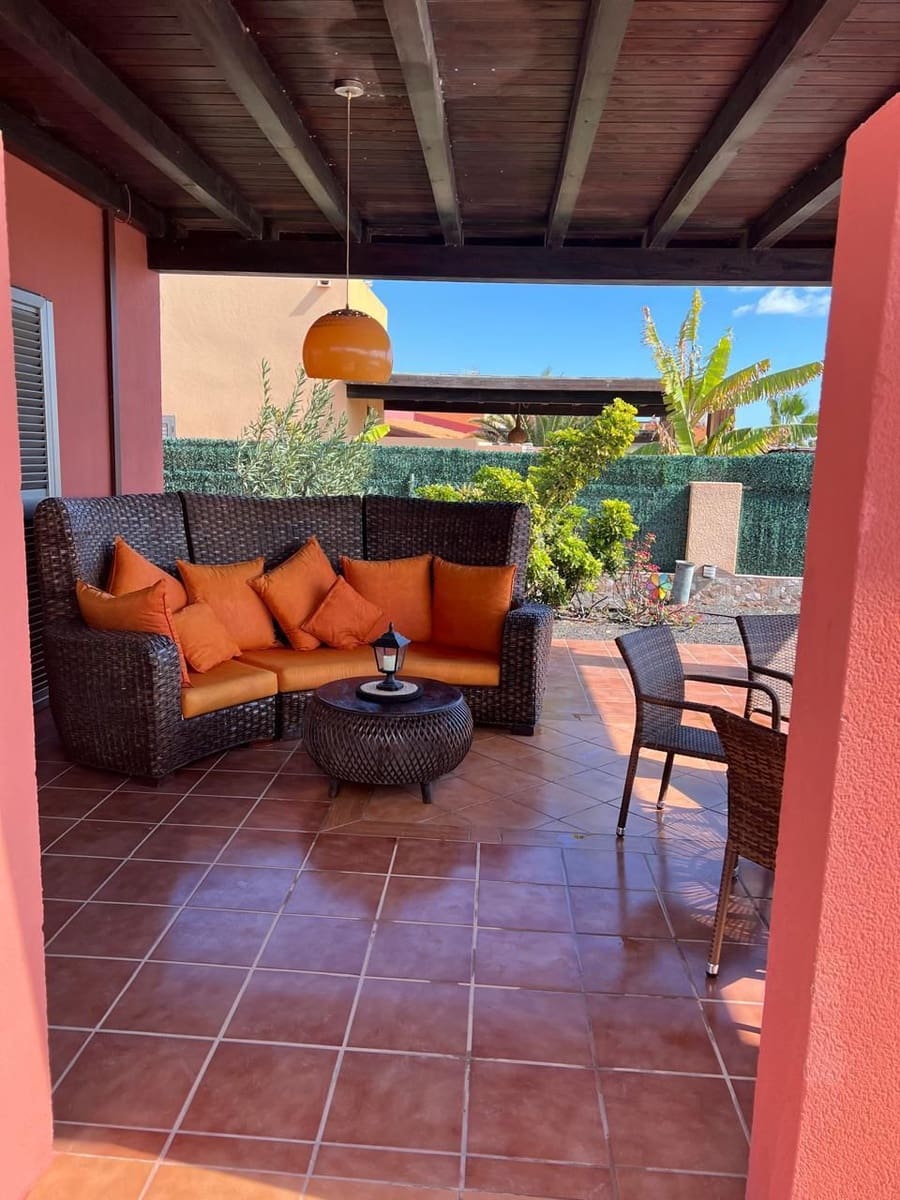 5 soverom Villa til salgs i Caleta de Fuste med svømmebasseng garasje - € 590 000 (Ref: 10154810)