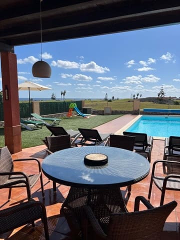 5 soverom Villa til salgs i Caleta de Fuste, Antigua med svømmebasseng garasje - € 590 000 (Ref: 10154810)