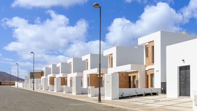 2 soveværelse Semi-Rækkehus til salg i Villaverde, La Oliva med swimmingpool garage - € 277.000 (Ref: 10182637)