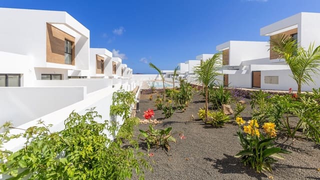 2 soveværelse Semi-Rækkehus til salg i Villaverde, La Oliva med swimmingpool garage - € 277.000 (Ref: 10182637)