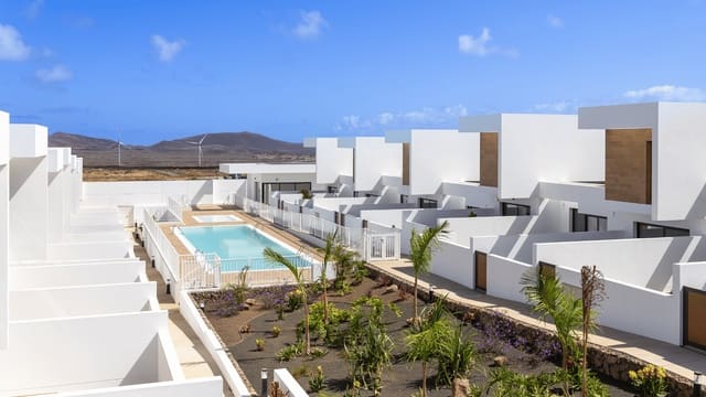2 soveværelse Semi-Rækkehus til salg i Villaverde, La Oliva med swimmingpool garage - € 277.000 (Ref: 10182637)