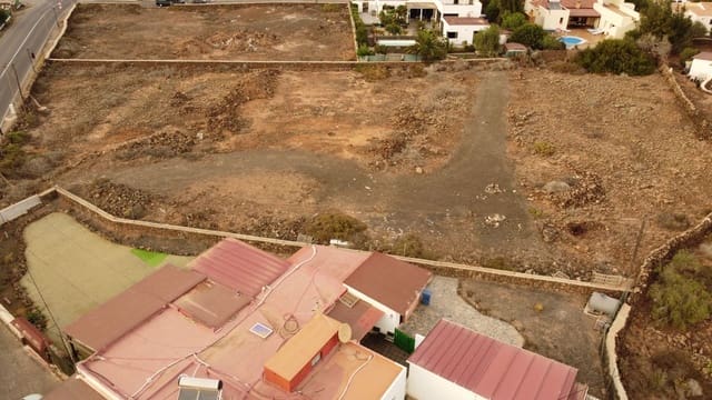 Teren niezagospodarowany na sprzedaż w Lajares, La Oliva - 299 000 € (Ref: 10182638)