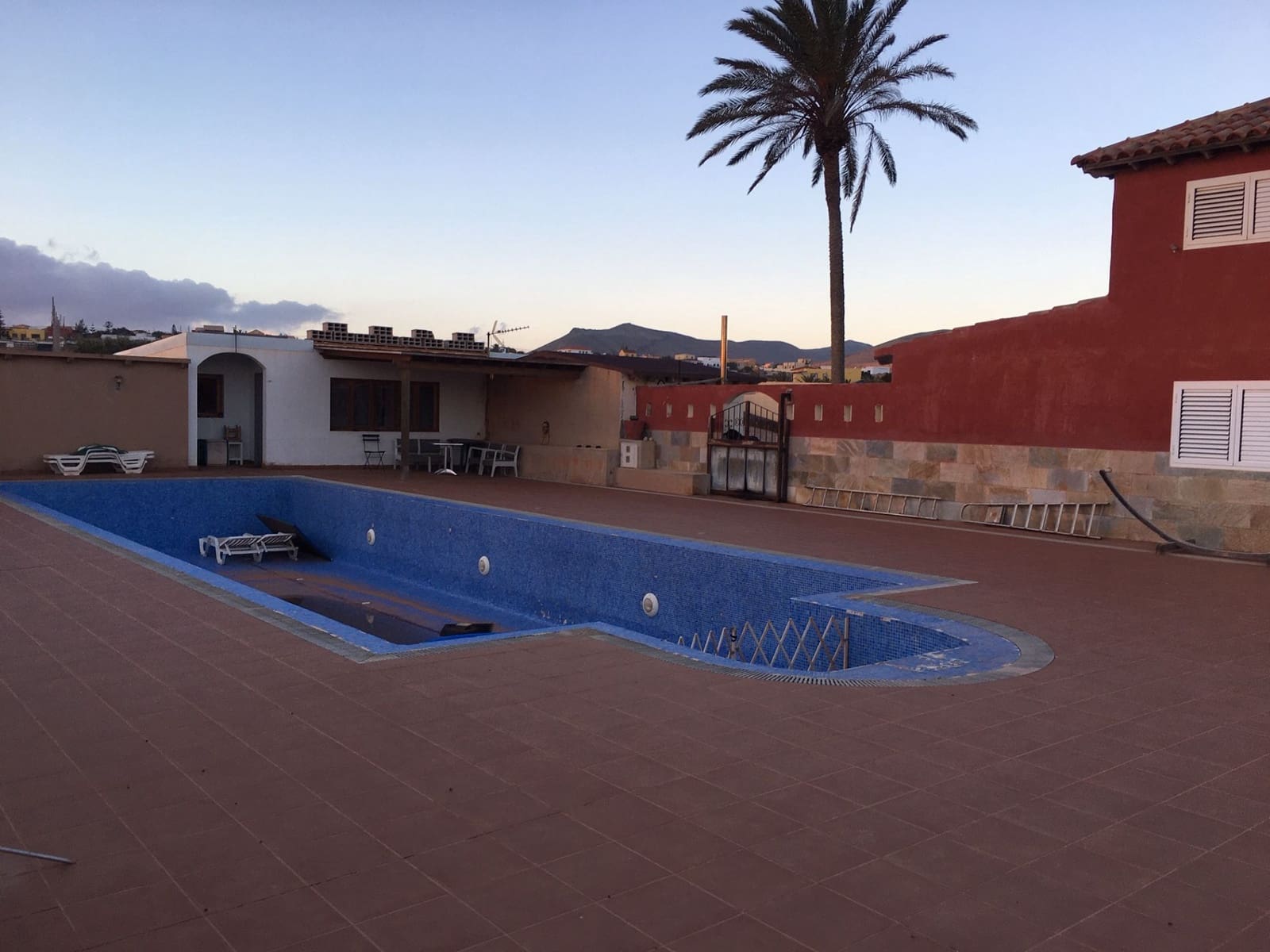 3 soveværelse Finca/Landehus til salg i Puerto del Rosario med swimmingpool - € 2.369.000 (Ref: 7852355)