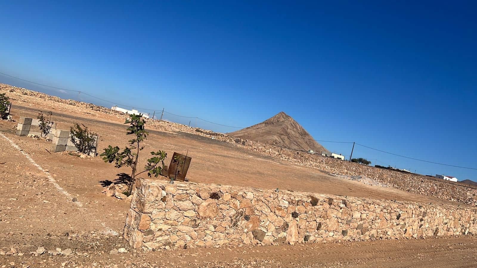 Grunde uden byggetilladelser til salg i Tindaya - € 120.000 (Ref: 7852459)