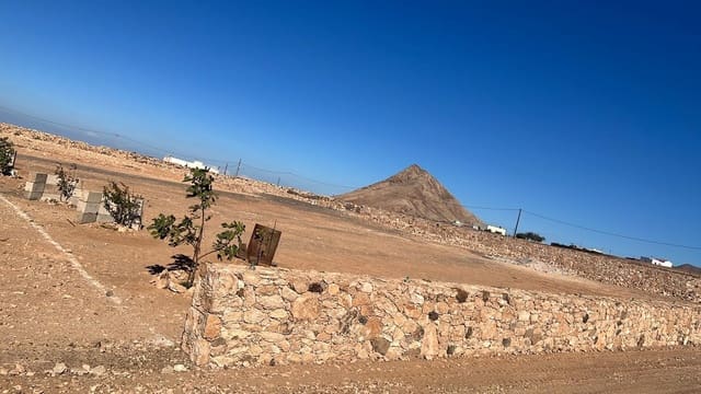 Rakentamaton maa myytävänä paikassa Tindaya, La Oliva - 120 000 € (Ref: 7852459)