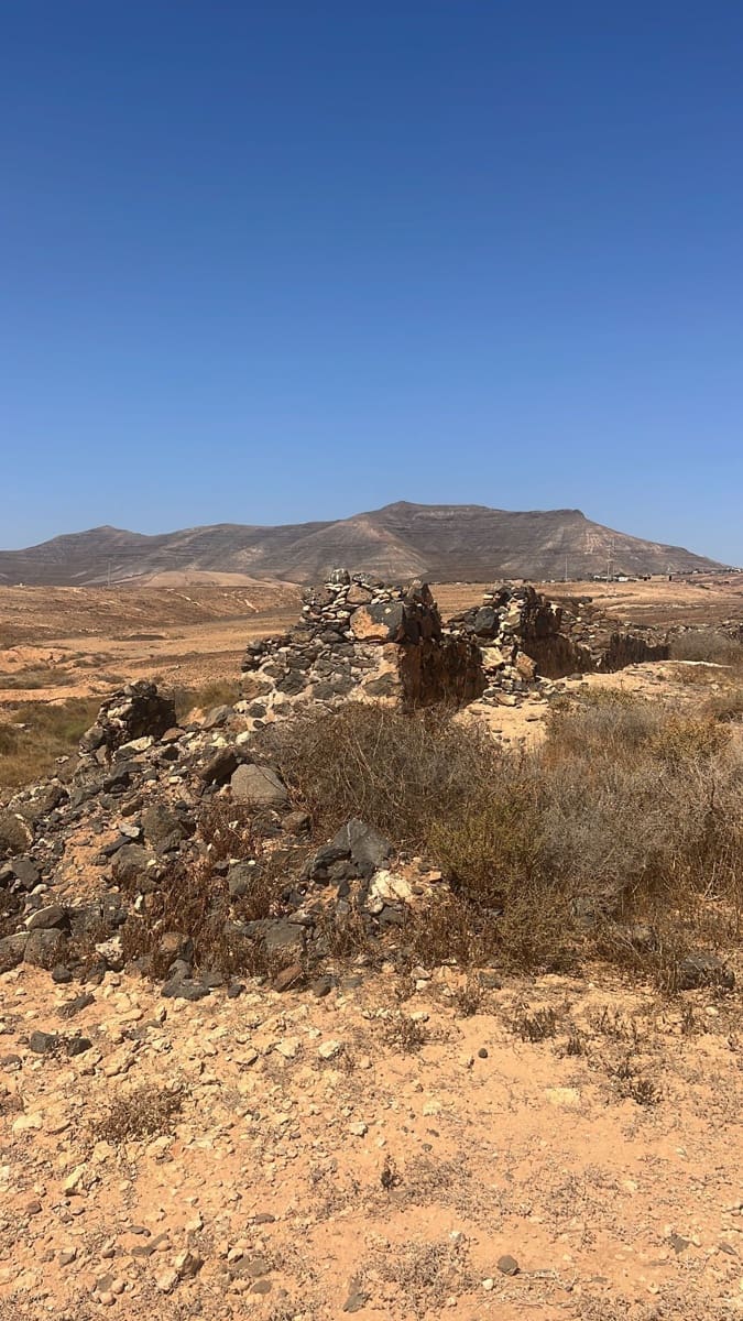 Ubebygd land til salgs i Puerto del Rosario - € 105 000 (Ref: 7883717)