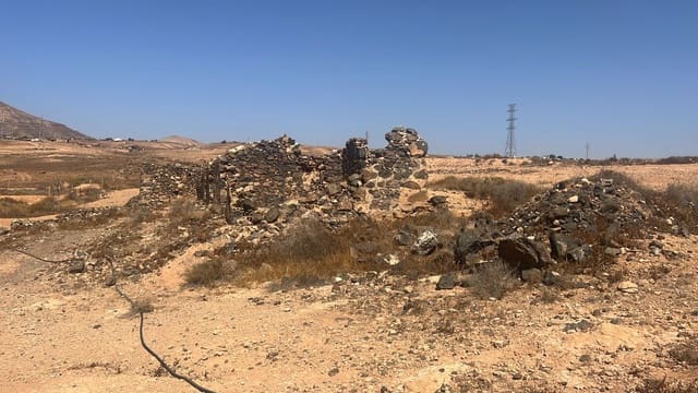 Grunde uden byggetilladelser til salg i Puerto del Rosario - € 105.000 (Ref: 7883717)