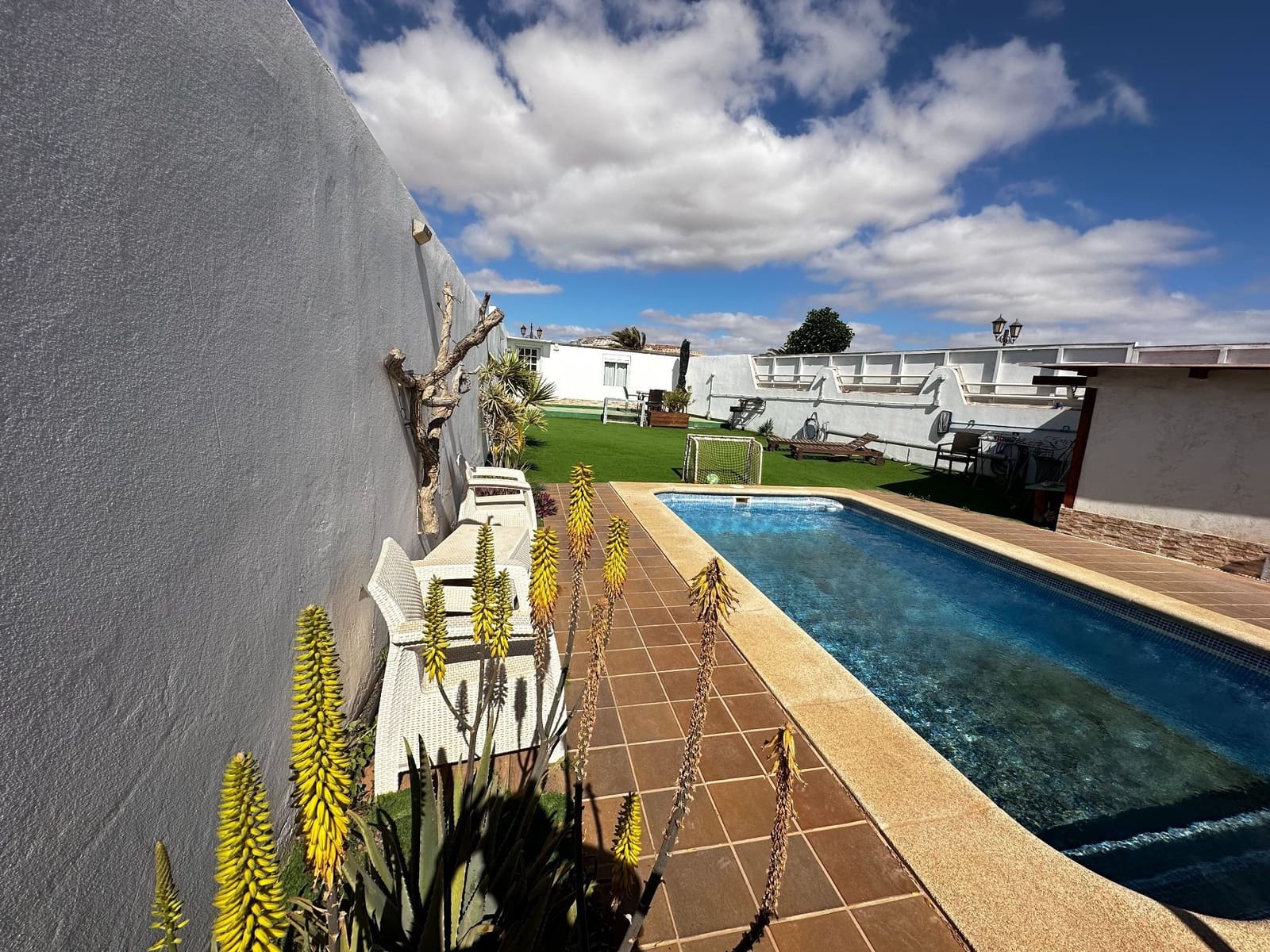 4 soveværelse Villa til salg i Caleta de Fuste med swimmingpool garage - € 760.000 (Ref: 8174578)