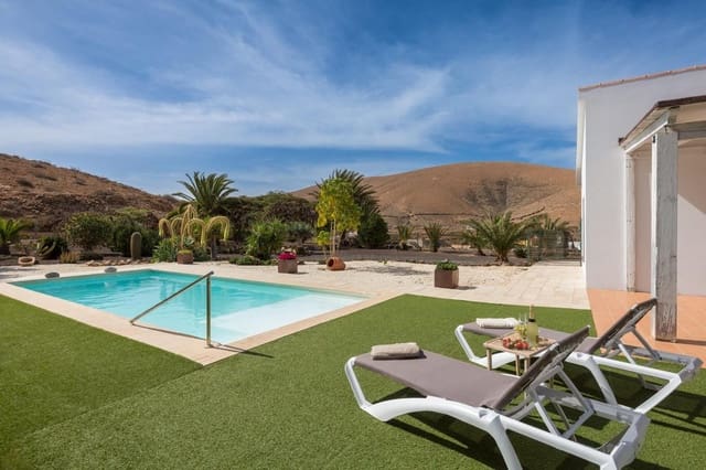 4 bedroom Villa for sale in Pájara with pool garage - € 980,000 (Ref: 8317669)