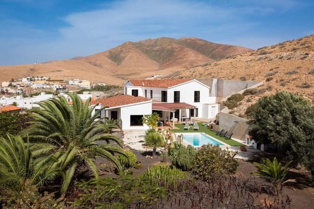 4 bedroom Villa for sale in Pájara with pool garage - € 980,000 (Ref: 8317669)