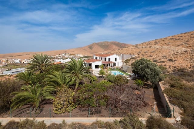 4 bedroom Villa for sale in Pájara with pool garage - € 980,000 (Ref: 8317669)