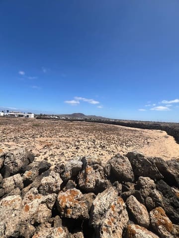 Landgrundstück zu verkaufen in Lajares, La Oliva - 252.000 € (Ref: 8394567)