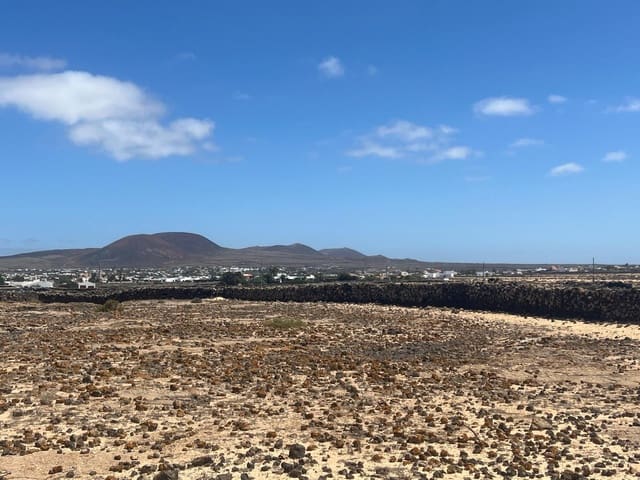 Landgrundstück zu verkaufen in Lajares, La Oliva - 252.000 € (Ref: 8394567)