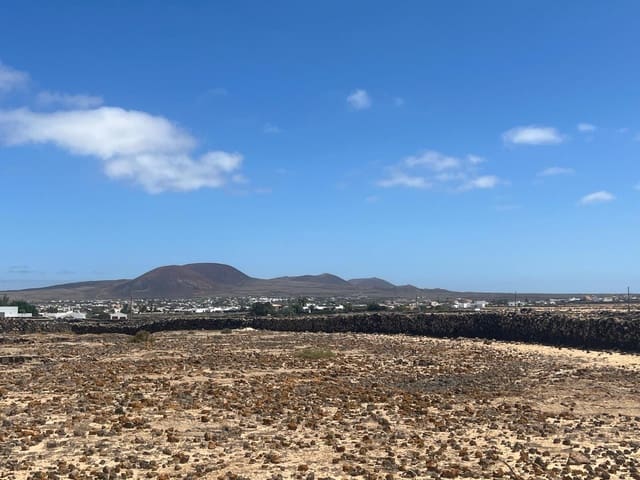 Landgrundstück zu verkaufen in Lajares, La Oliva - 252.000 € (Ref: 8394567)