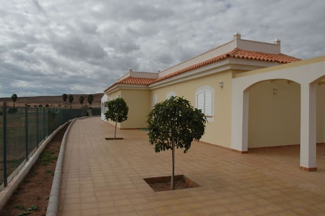 6 soverom Villa til salgs i Caleta de Fuste, Antigua - € 799 000 (Ref: 8556553)