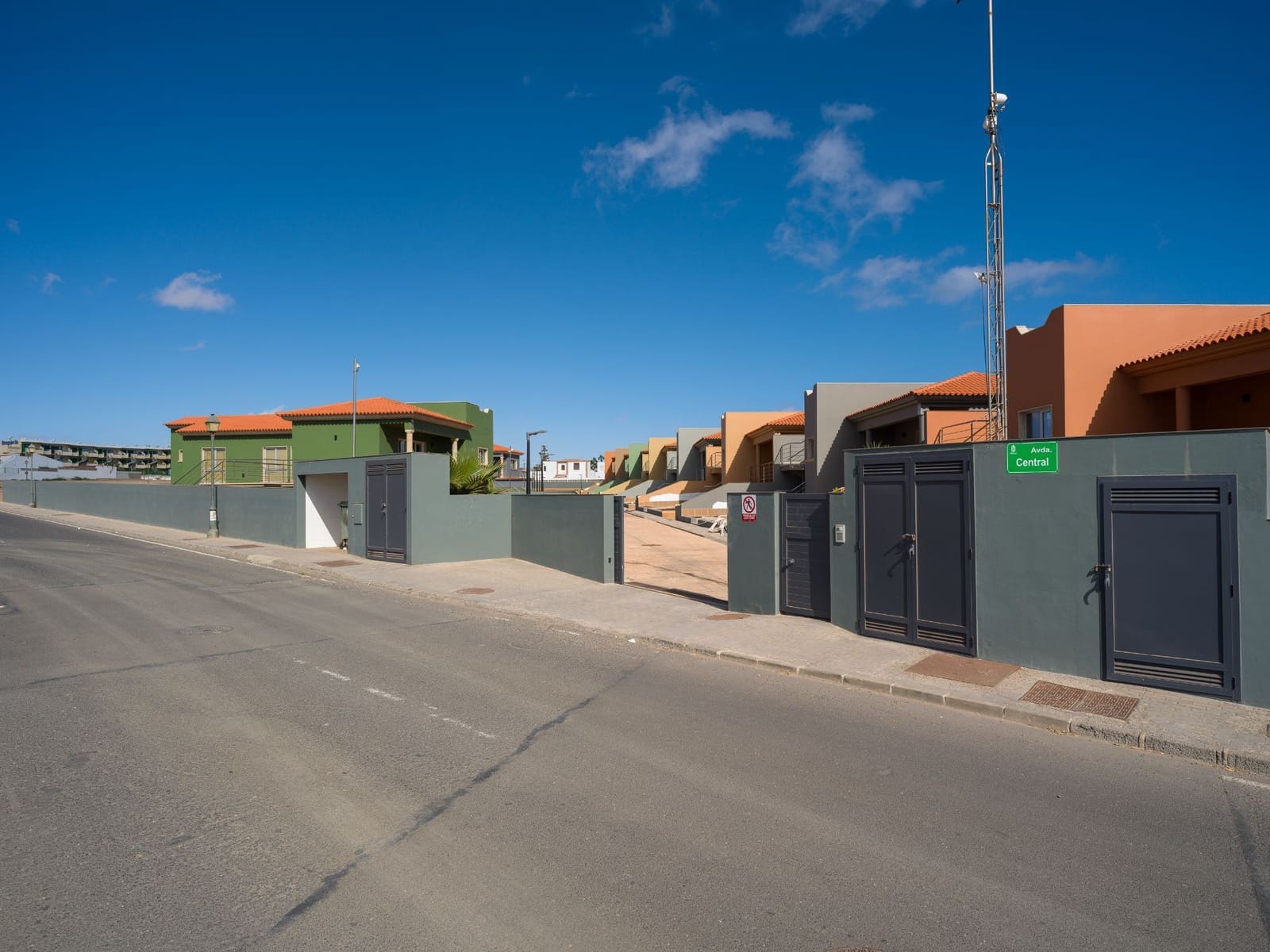 4 soveværelse Villa til salg i Costa de Antigua med swimmingpool garage - € 365.000 (Ref: 8610313)