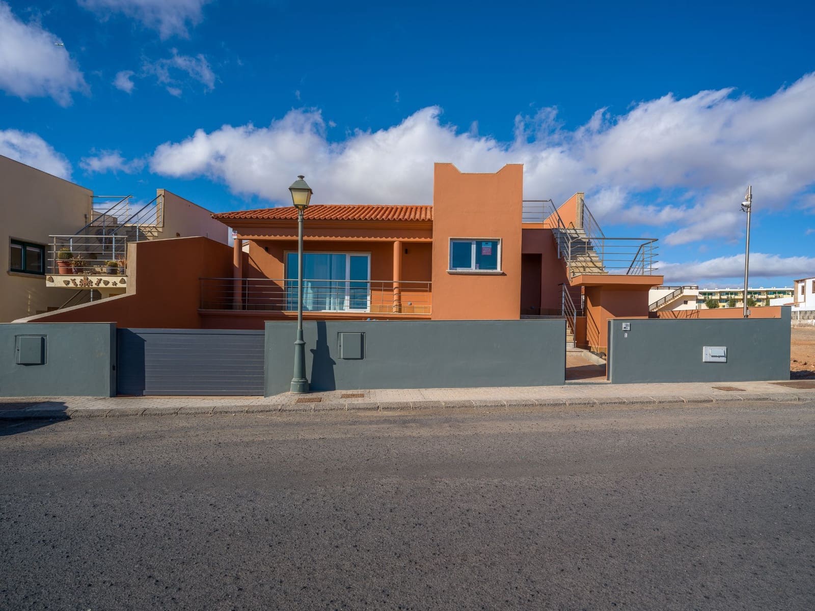 4 soveværelse Villa til salg i Costa de Antigua med swimmingpool garage - € 365.000 (Ref: 8610313)