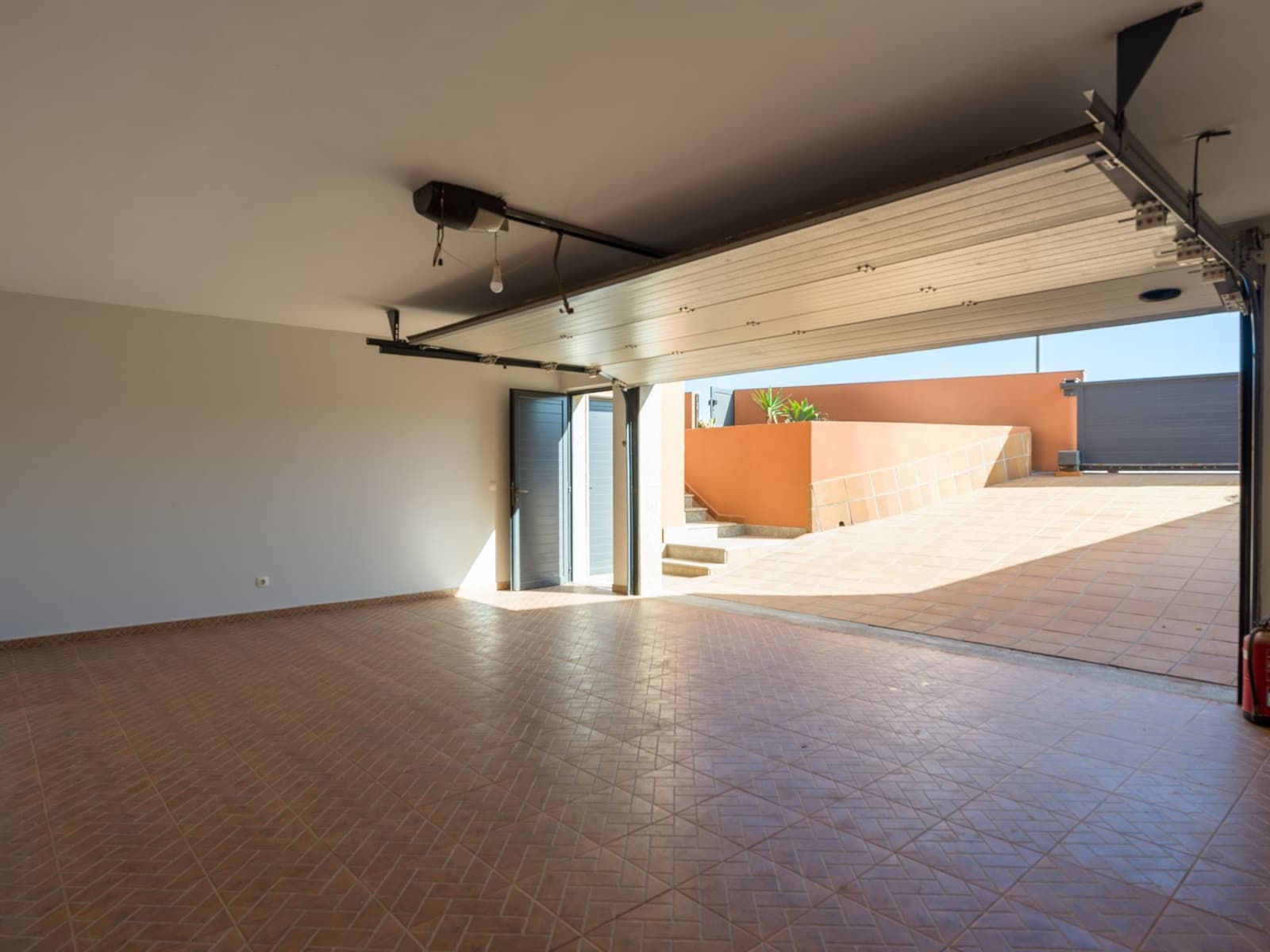 4 soveværelse Villa til salg i Costa de Antigua med swimmingpool garage - € 365.000 (Ref: 8610313)