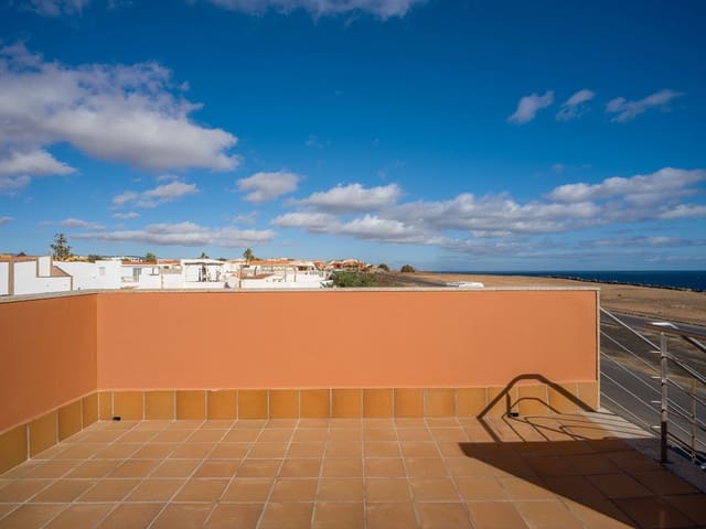 4 soverom Villa til salgs i Costa de Antigua, Antigua med svømmebasseng garasje - € 365 000 (Ref: 8610313)