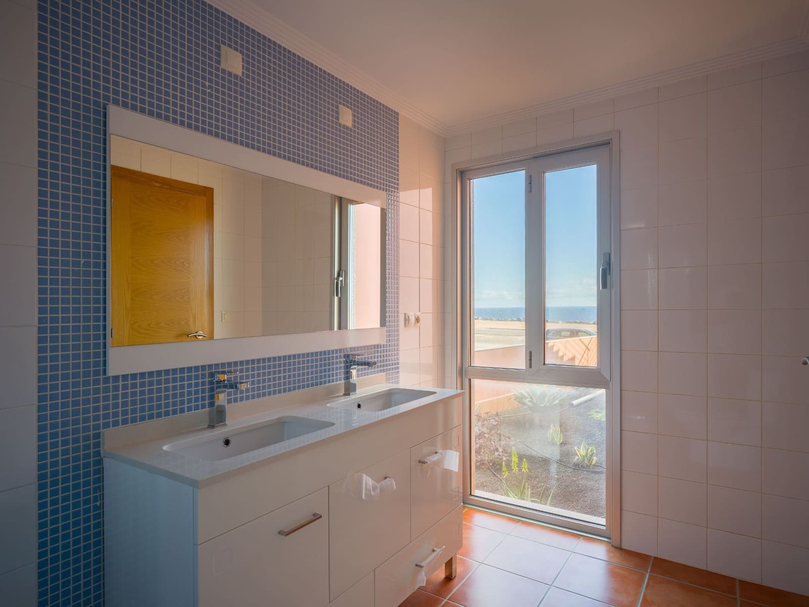 4 soveværelse Villa til salg i Costa de Antigua med swimmingpool garage - € 365.000 (Ref: 8610313)